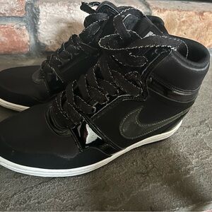 Nike Vintage Force Sneakers